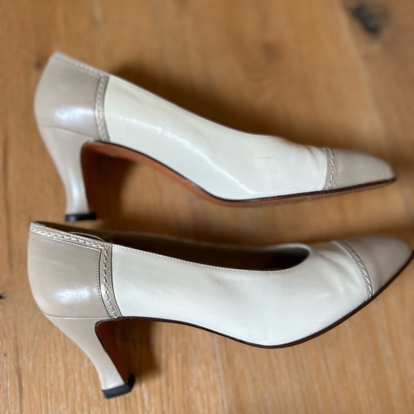 Salvatore Ferragamo Women's Cream and Tan Leather Pumps - Picture 6 of 8